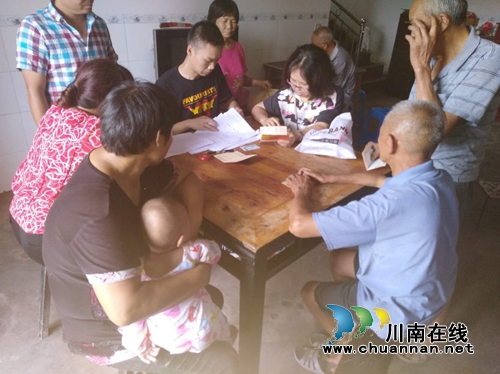 龙马潭区审计局:走村入户理清卡 确保群众得实惠(图1) 龙马潭区审计局:走村入户理清卡 确保群众得实惠(图1)