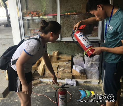 龙马潭区鱼塘街道对辖区内危化企业进行拉网式大检查(图1)