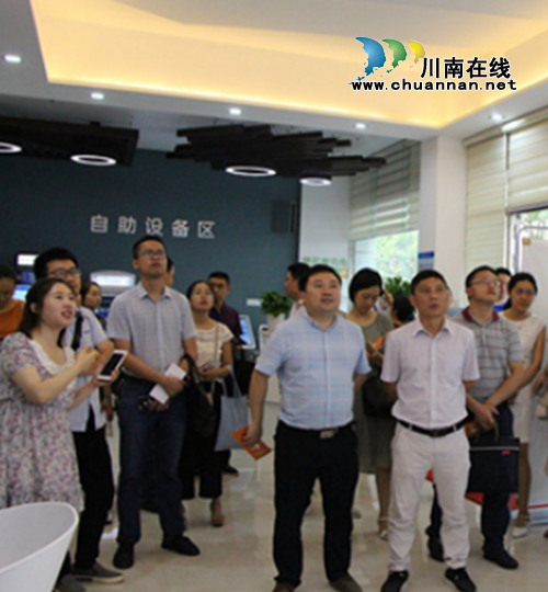 纳溪区政务中心组织考察龙马潭区红星街道便民服务工作(图1)