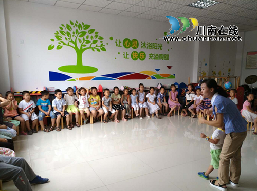 江阳区张坝街道彭湾社区开展“暑期快乐英语”公益课堂活动(图2)