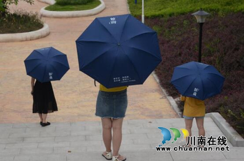 江阳区张坝街道：三送“廉礼”助推党风廉政建设(图1)