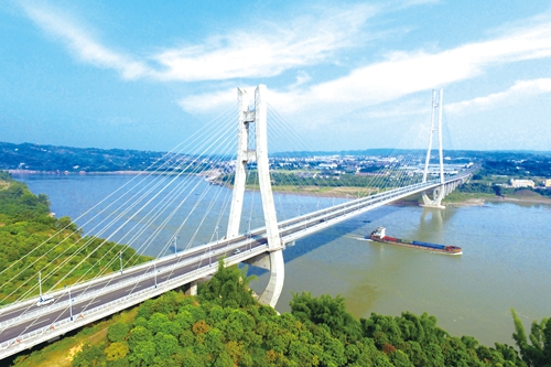 百业兴酒城&nbsp;飞虹夺两江(图1)