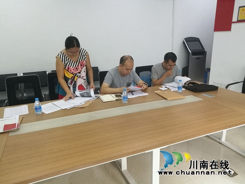 市纪委到龙马潭区莲花池街道开展“一卡通”专项治理督查(图3) 市纪委到龙马潭区莲花池街道开展“一卡通”专项治理督查(图3)