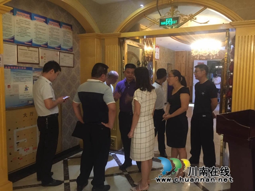 李红梅带队到江阳区华阳街道开展文化娱乐场所安全大检查(图2) 李红梅带队到江阳区华阳街道开展文化娱乐场所安全大检查(图2)