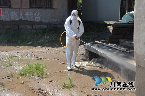 洪水无情人有情！泸县太伏镇干群奋战在清淤防疫一线(图3)