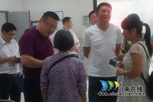 纳溪区政务中心：区领导带队督查“最多跑一次”工作(图1)