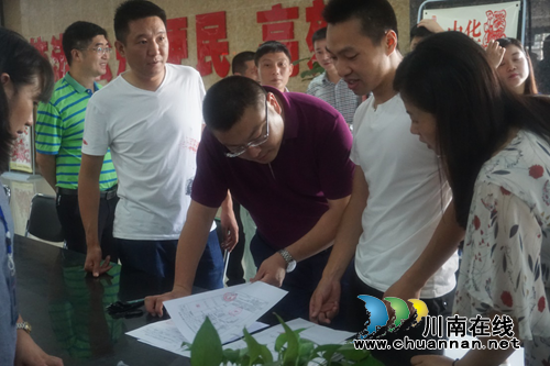 纳溪区政务中心：区领导带队督查“最多跑一次”工作(图2)