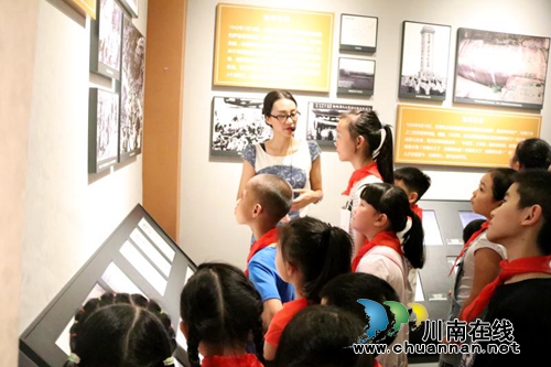 龙马潭区小市街道合道街社区组织青少年参观泸州博物馆(图2)