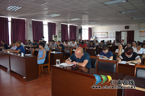 龙马潭区特兴街道召开中层干部述职大会(图2)