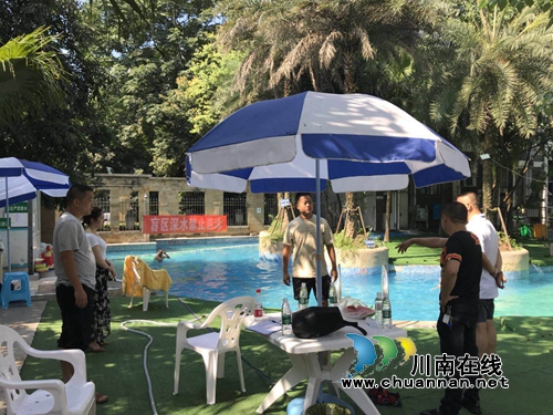 龙马潭区红星街道开展游泳池安全专项检查(图1) 龙马潭区红星街道开展游泳池安全专项检查(图1)