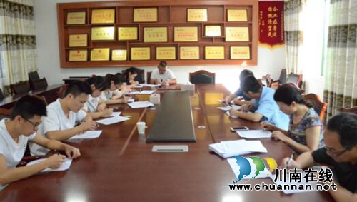 川煤芙蓉威鑫煤业团委开展青年问卷调查活动(图1) 川煤芙蓉威鑫煤业团委开展青年问卷调查活动(图1)