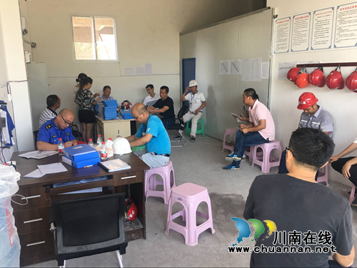 泸县城管执法局联合多部门开展安全生产大检查(图3)