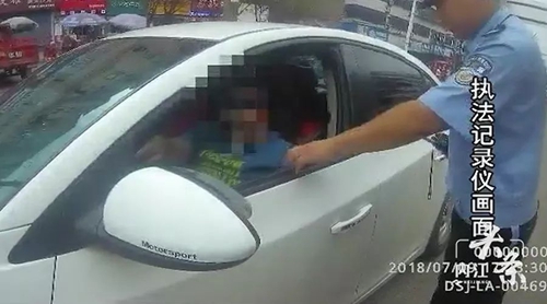 内江无证女司机将车牌号J变U，被罚款行拘(图2)