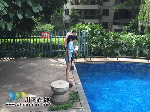 江阳区华阳街道竹苑社区开展夏季游泳池安全专项检查(图1)