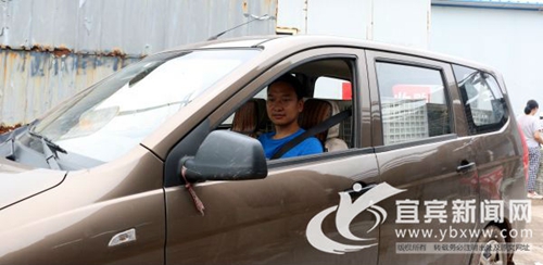 一天销2000单 宜宾“80后”很会卖李子!(图2) 一天销2000单 宜宾“80后”很会卖李子!(图2)