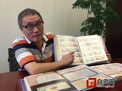自贡六旬“老票迷” 收藏数千张票证(图1) 自贡六旬“老票迷” 收藏数千张票证(图1)