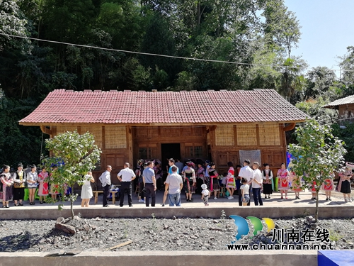 泸州高新区:挖掘苗寨特色文化 助力产业脱贫(图1) 泸州高新区:挖掘苗寨特色文化 助力产业脱贫(图1)