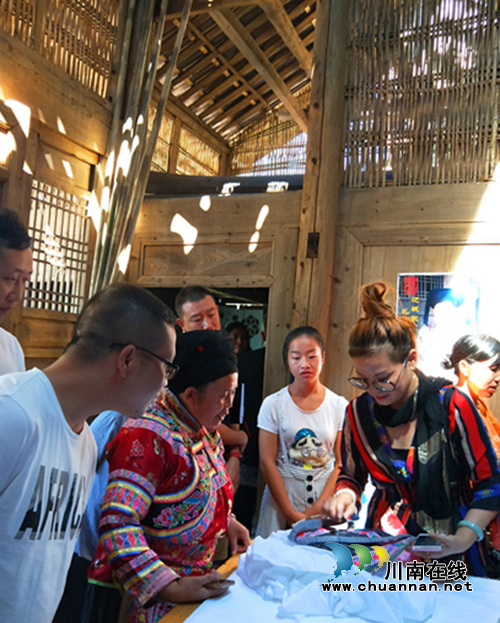 泸州高新区:挖掘苗寨特色文化 助力产业脱贫(图5) 泸州高新区:挖掘苗寨特色文化 助力产业脱贫(图5)