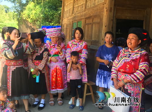 泸州高新区:挖掘苗寨特色文化 助力产业脱贫(图6) 泸州高新区:挖掘苗寨特色文化 助力产业脱贫(图6)