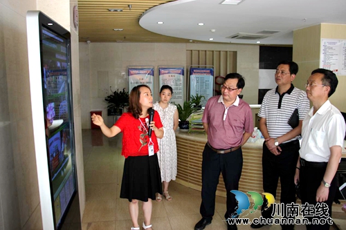 巴中市考察团到江阳区华阳街道调研创文工作(图1)