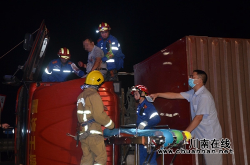 泸县综合应急救援大队二中队成功处置一起交通事故(图2)