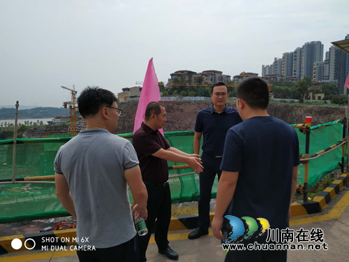 杨雷带队检查江阳区张坝街道安全生产工作情况(图2)