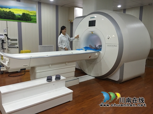 西南医大中医院美女医生跳江救人&nbsp;红爆朋友圈(图3)