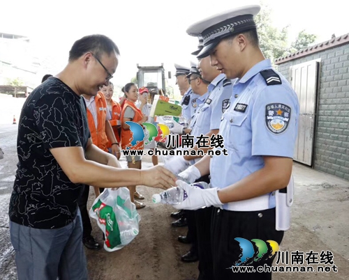 点击量近4000万！泸州辅警小哥“一夜爆红”(图6)