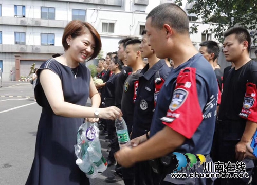 点击量近4000万！泸州辅警小哥“一夜爆红”(图5)