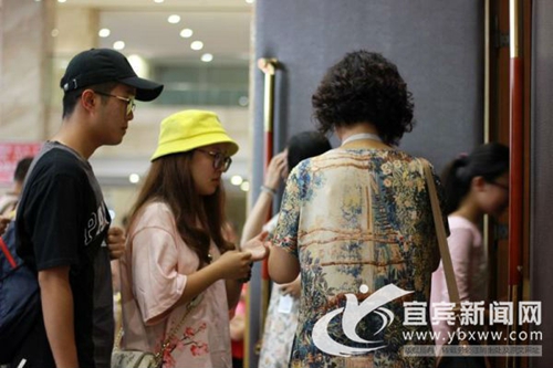 日本钢琴家用音乐带酒都观众穿越奇妙旅程(图2)