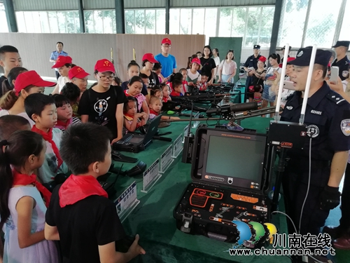 龙马潭区小市街道合道街社区组织青少年参观泸州市公安局特警支队(图1)