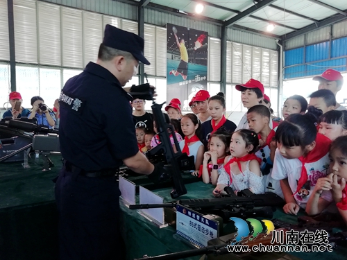 龙马潭区小市街道合道街社区组织青少年参观泸州市公安局特警支队(图2)