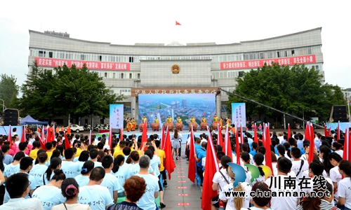 泸县创建第五届四川省文明城市启动(图1)