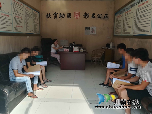 合江车辋司法所组织社区服刑人员开展扫黑除恶专项学习(图1)