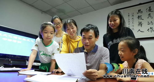 纳溪区硬笔书法家协会会员参加公益培训指导(图1)