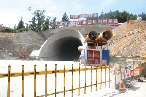 真抓实干谋发展&nbsp;顺利实现双过半(图2)