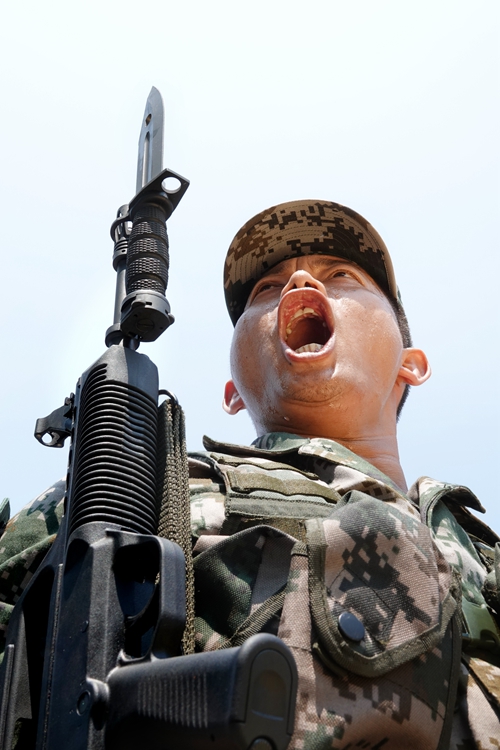 飒爽英姿&nbsp;争当时代楷模；铮铮铁骨&nbsp;勇筑中国军魂(图2)