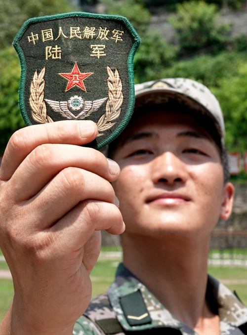 飒爽英姿&nbsp;争当时代楷模；铮铮铁骨&nbsp;勇筑中国军魂(图3)