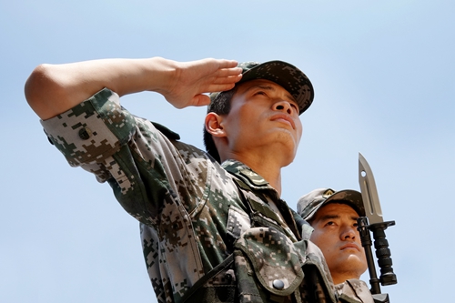 飒爽英姿&nbsp;争当时代楷模；铮铮铁骨&nbsp;勇筑中国军魂(图4)