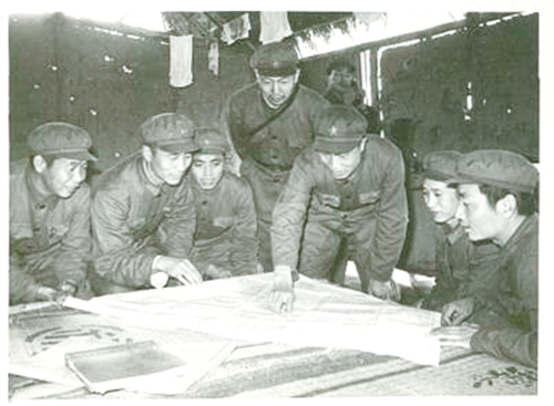 顾往昔&nbsp;英雄之歌不朽；看今朝&nbsp;老兵之心仍坚(图2)