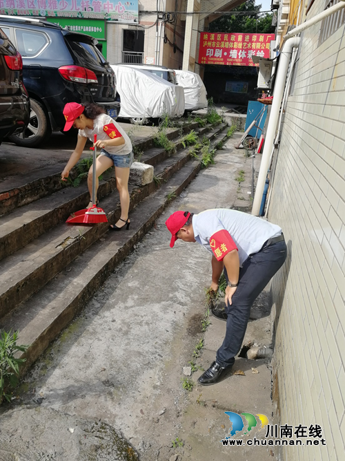 纳溪区政务中心：炎炎烈日下的志愿者风采(图2)