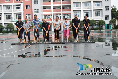 泸州十八中开展“国卫迎复审&nbsp;我们在行动”系列工作(图1)