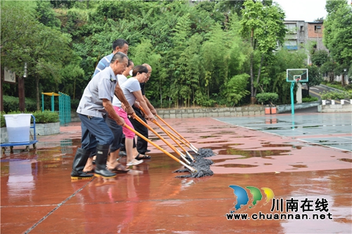 泸州十八中开展“国卫迎复审&nbsp;我们在行动”系列工作(图3)