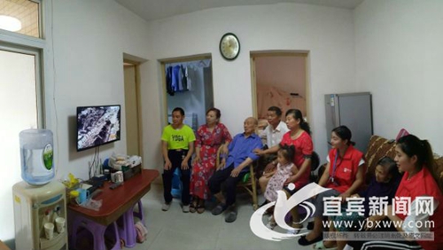 宜宾：老兵生活获改善&nbsp;想把参军物品交纪念馆(图1)