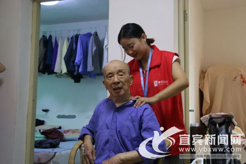 宜宾：老兵生活获改善&nbsp;想把参军物品交纪念馆(图2)