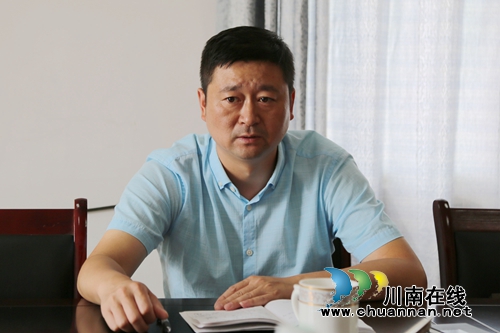 宋军率队到泸县嘉明镇复兴村督导扶贫工作(图1)