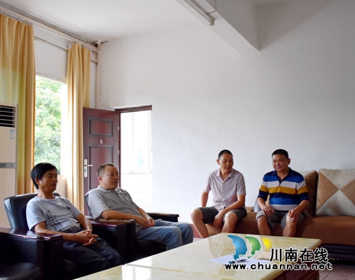 泸县六中开展“八一”慰问活动(图4)