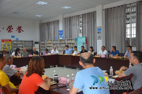 江阳区华阳街道开展建军91周年暨庆“八一”座谈会(图1)