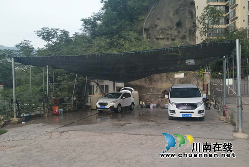 古蔺城管：不畏高温酷暑&nbsp;拆除违章建筑(图1)