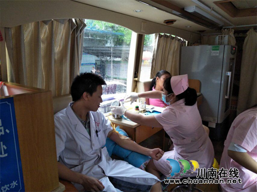 纳溪区白节卫生院职工积极参与无偿献血活动(图1)